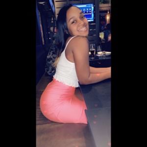 Meet your Posher, Larisha